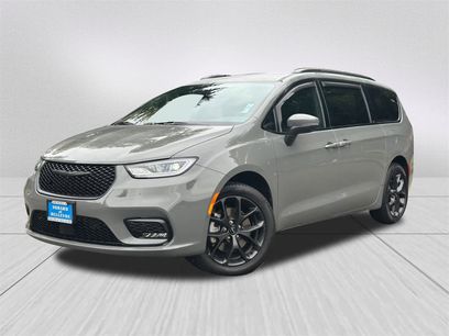 Used 2023 Chrysler Pacifica Touring-L w/ S Appearance Package