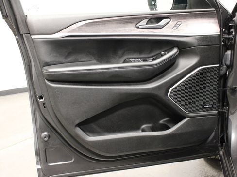 Used 2022 Jeep Grand Cherokee Limited 4xe image 12