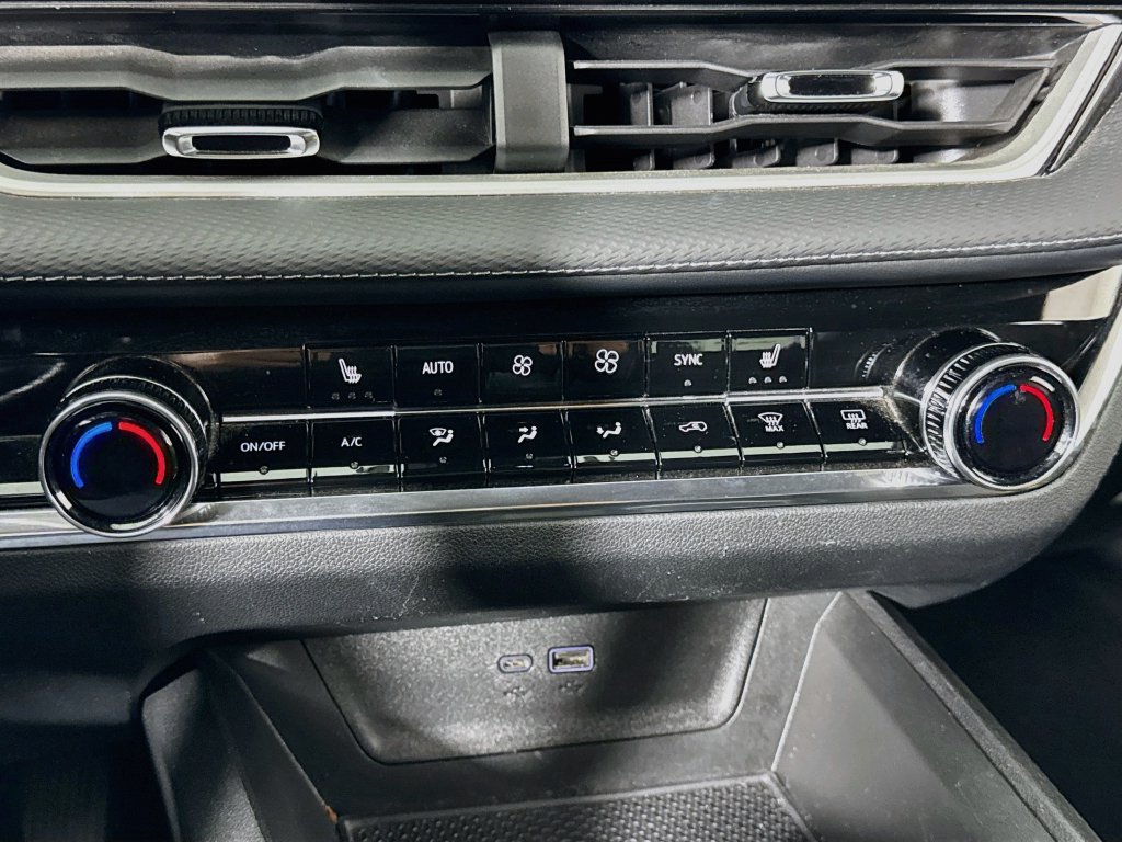 Used 2025 Chevrolet Equinox LT w/ Convenience Package II FWD image 14