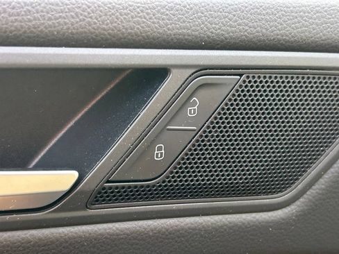 Used 2020 Volkswagen Tiguan S FWD image 23