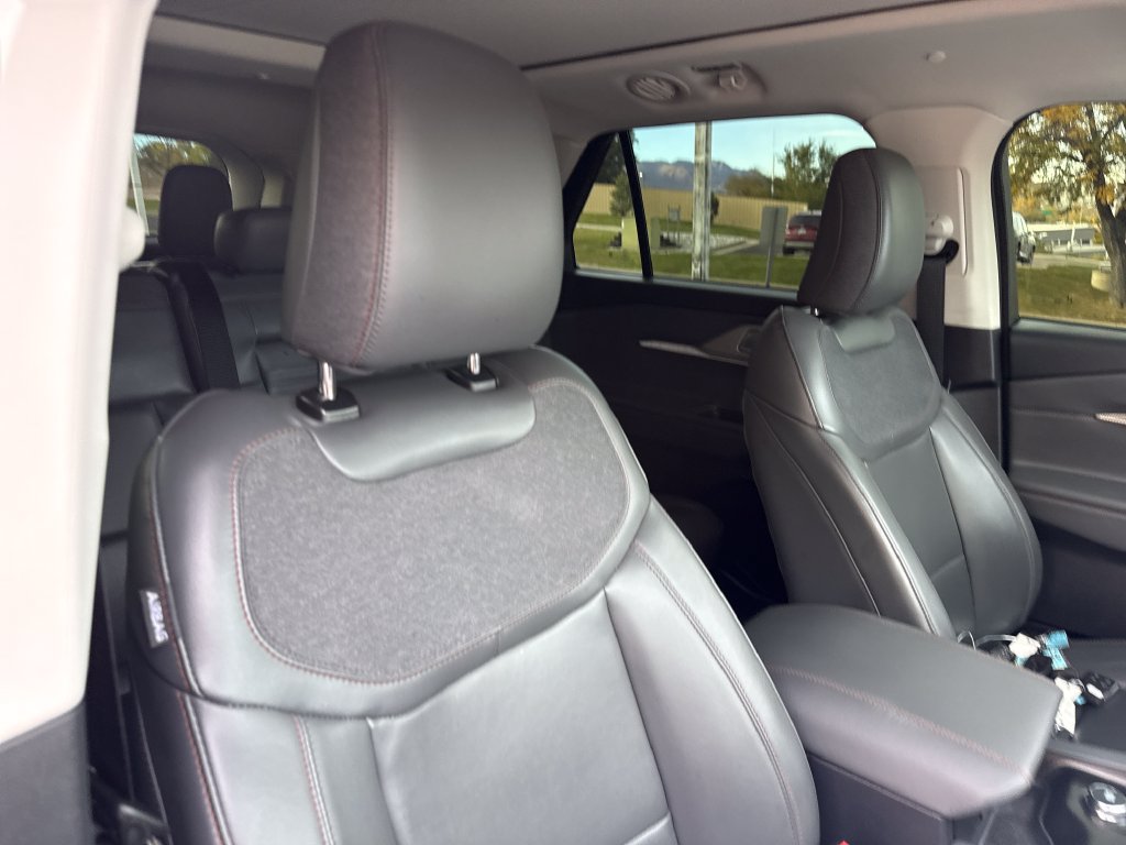 Used 2025 Ford Explorer Active w/ Active Comfort Package AWD/4WD image 35