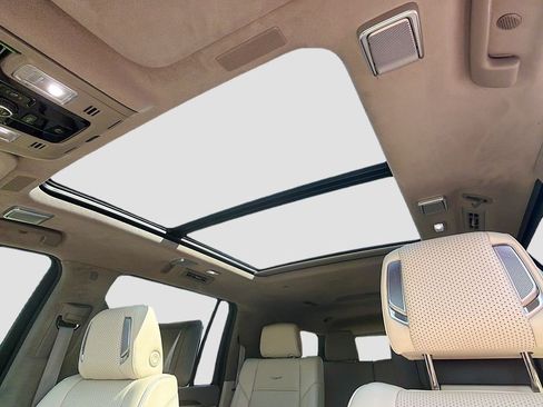 Certified 2025 Cadillac Escalade ESV Sport Platinum AWD/4WD image 30