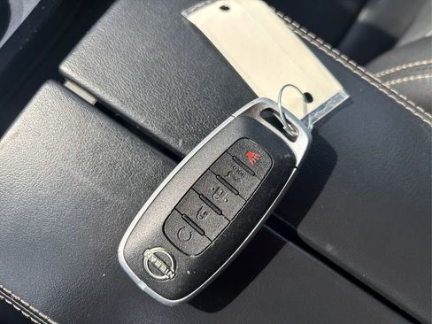 Used 2023 Nissan Rogue SL w/ SL Premium Package image 43