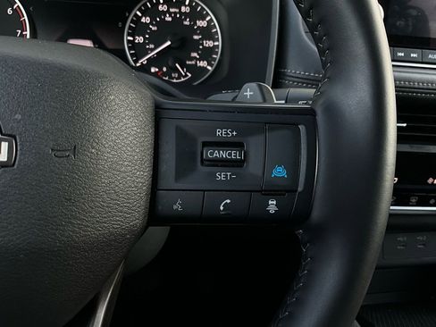 Used 2025 Nissan Rogue SV image 34