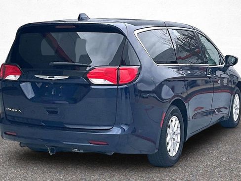 Used 2017 Chrysler Pacifica Touring image 6