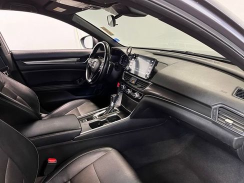 Used 2018 Honda Accord Sport image 10