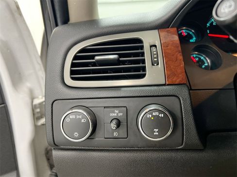 Used 2014 Chevrolet Tahoe LT image 17