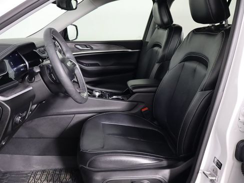 Used 2023 Jeep Grand Cherokee Limited w/ Black Appearance Package RWD image 14