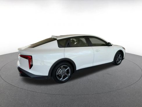 Used 2025 Kia K4 LXS image 15