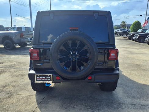 Used 2022 Jeep Wrangler Unlimited Sahara w/ Cold Weather Group AWD/4WD image 6