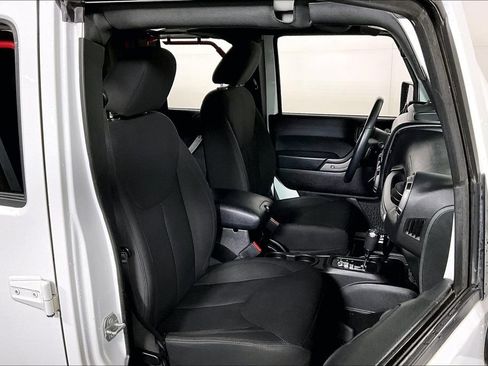 Used 2018 Jeep Wrangler Unlimited Sport S image 7