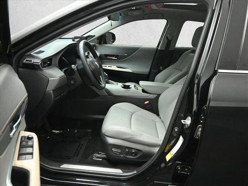 Used 2024 Toyota Venza Limited AWD/4WD image 9