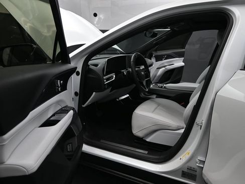 Certified 2024 Cadillac Lyriq Sport AWD/4WD image 9