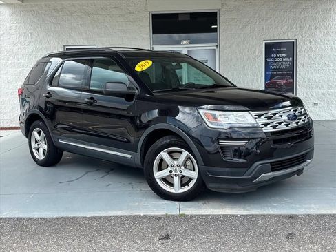 Used 2019 Ford Explorer XLT FWD image 1