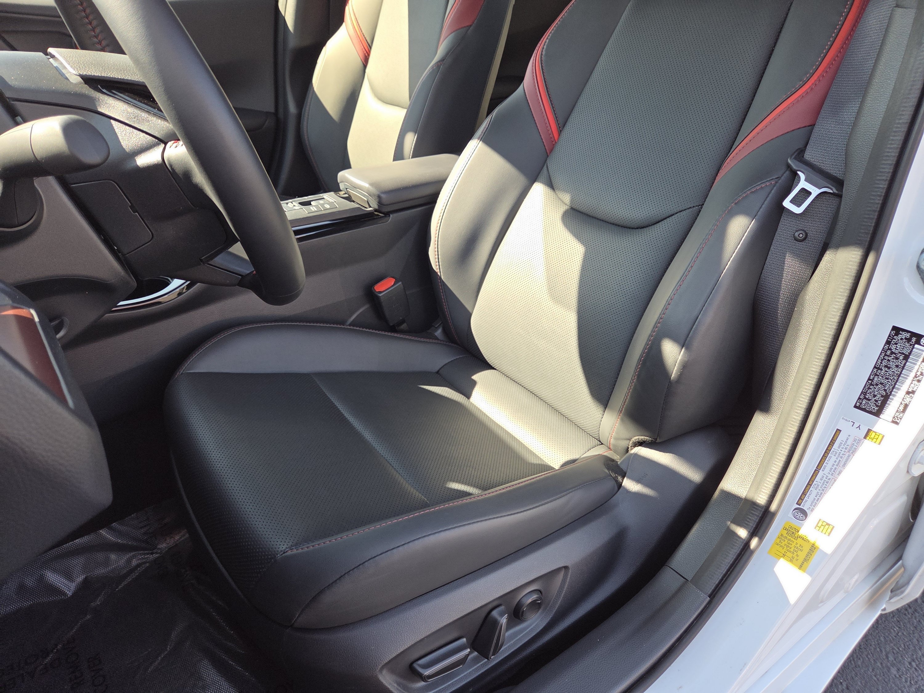 Certified 2026 Toyota Prius Plug-In Hybrid FWD image 6