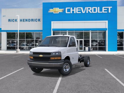 New 2026 Chevrolet Express 3500 image 10