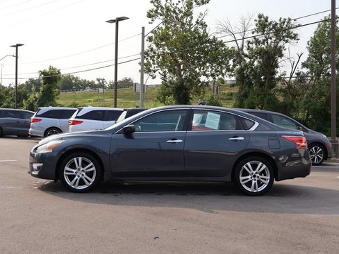 Used 2013 Nissan Altima 3.5 S FWD image 4