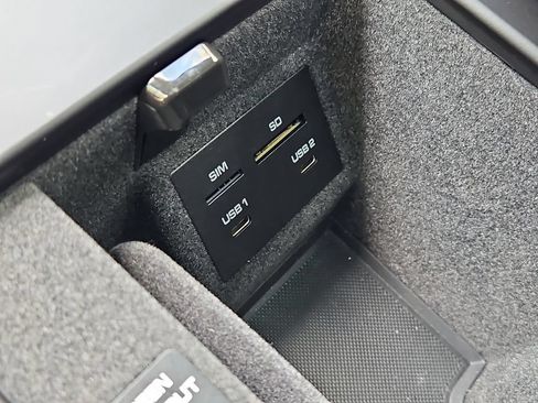 Certified 2024 Porsche Macan AWD/4WD image 20