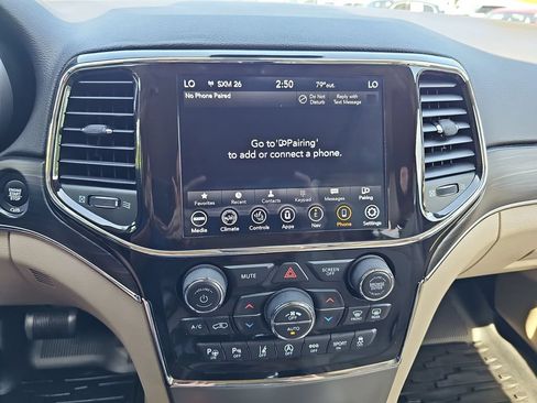 Used 2021 Jeep Grand Cherokee Limited w/ Luxury Group II AWD/4WD image 14
