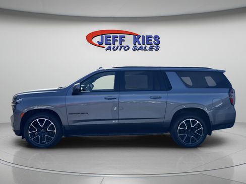 Used 2022 Chevrolet Suburban RST w/ Luxury Package image 4