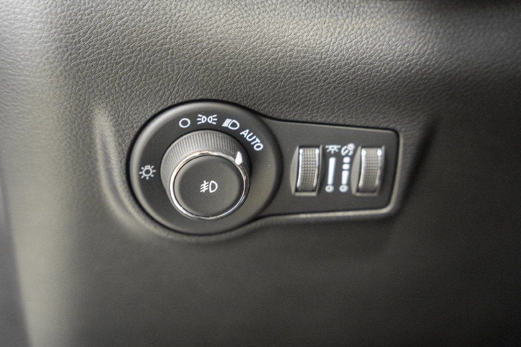 Certified 2025 Jeep Compass Trailhawk AWD/4WD image 44