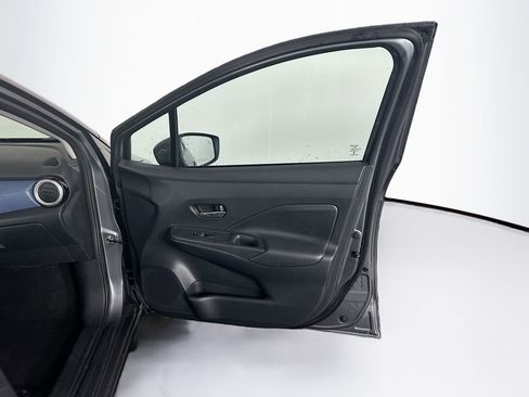 Used 2025 Nissan Versa SV FWD image 30