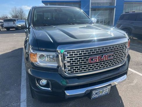 Used 2020 GMC Canyon Denali image 2