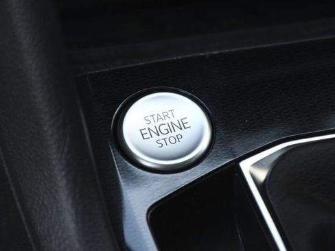 Used 2025 Volkswagen Taos SE image 14