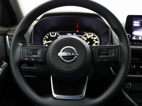 Used 2023 Nissan Rogue S image 27