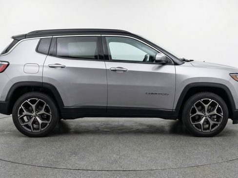 Used 2025 Jeep Compass Limited AWD/4WD image 11