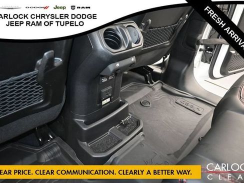 Used 2024 Jeep Wrangler Unlimited Rubicon AWD/4WD image 29