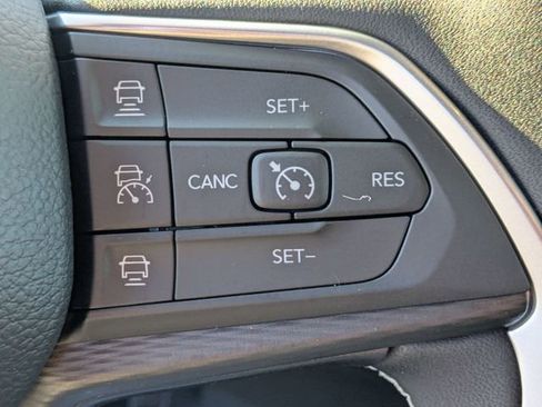 New 2025 Jeep Grand Cherokee L Laredo image 16