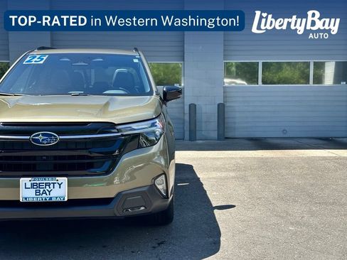 Used 2025 Subaru Forester Touring AWD/4WD image 2