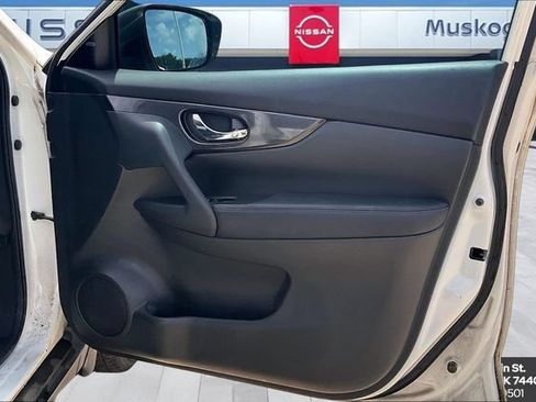 Used 2017 Nissan Rogue SV FWD image 27
