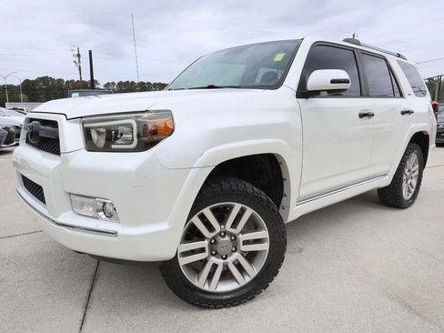 Used 2011 Toyota 4Runner SR5 w/ Convenience Pkg image 2