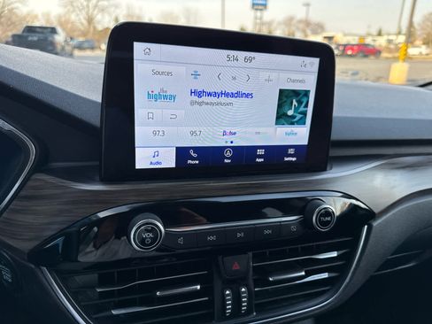 Used 2020 Ford Escape Titanium image 26