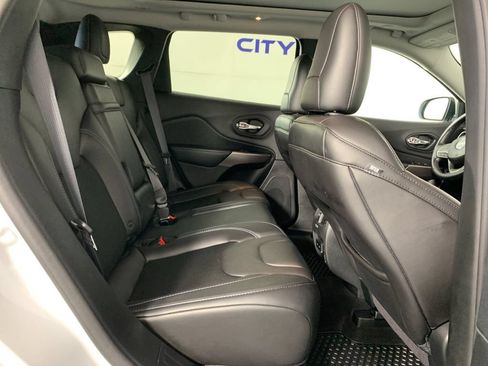 Used 2019 Jeep Cherokee Latitude Plus w/ Comfort/Convenience Group AWD/4WD image 37