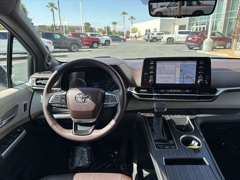 Certified 2023 Toyota Sienna Platinum FWD image 17