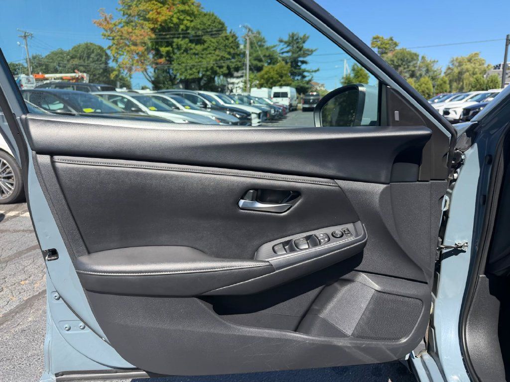 Used 2024 Nissan Sentra SV FWD image 11