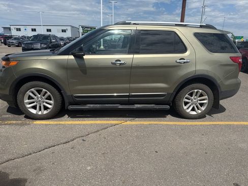 Used 2013 Ford Explorer XLT AWD/4WD image 3