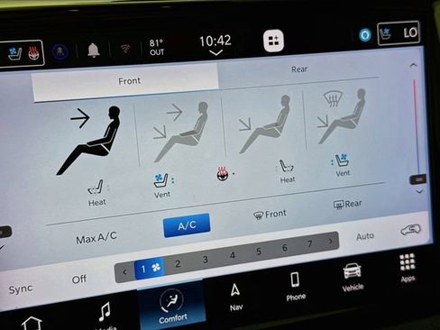 Used 2023 Chrysler Pacifica Limited FWD image 39
