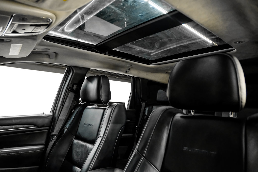 Used 2021 Jeep Grand Cherokee Summit AWD/4WD image 5