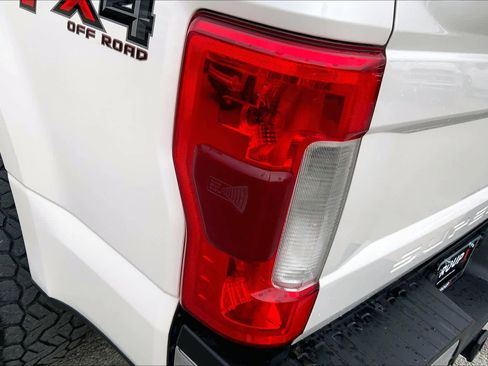 Used 2019 Ford F250 Lariat w/ Lariat Ultimate Package image 28