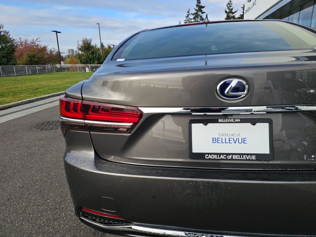 Used 2018 Lexus LS 500h AWD w/ Luxury Package image 17