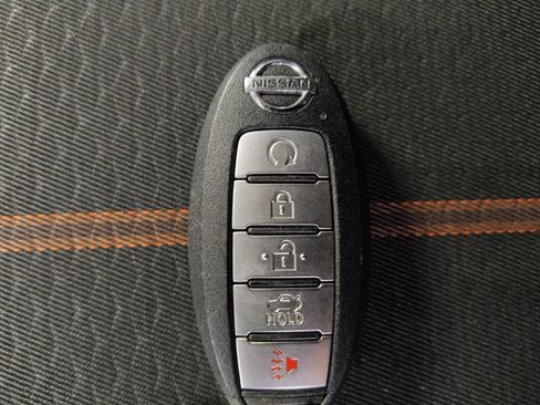 Used 2022 Nissan Versa SR w/ Convenience Package FWD image 32
