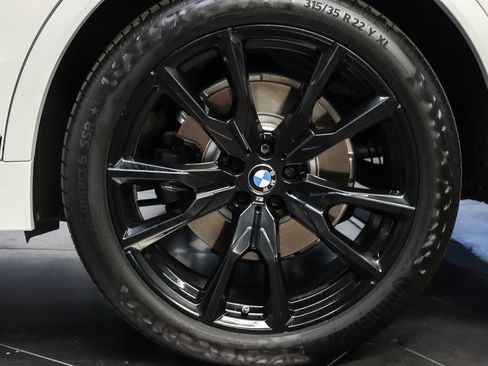 Used 2024 BMW X7 xDrive40i w/ M Sport Package AWD/4WD image 8