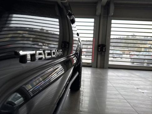 Used 2019 Toyota Tacoma TRD Off-Road w/ Technology Package image 57