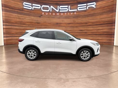 Used 2023 Ford Escape Active AWD/4WD image 8