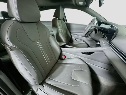 Used 2025 Hyundai Elantra SEL w/ Cargo Package FWD image 30