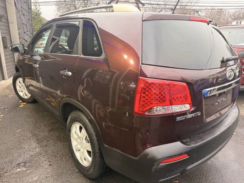 Used 2011 Kia Sorento LX w/ Convenience Pkg image 7